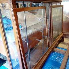 大型木製ディスプレイケース　土台付き　大正期制作骨董品　横幅約２４３cm