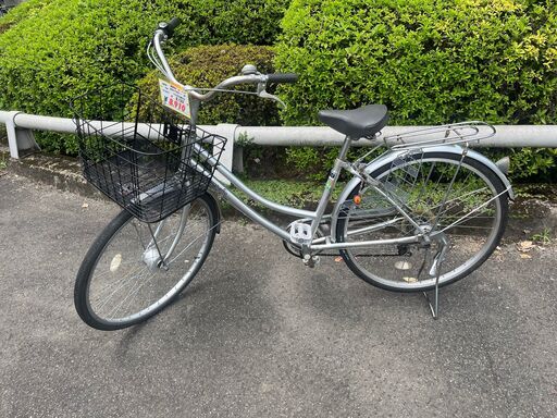 【リサイクルショップどりーむ鹿大前店】No946　自転車　ママチャリ　26インチ　シルバー　6段ギア付き　鍵付き　ベル付き　カゴ付き　LEDオートライト付き♪