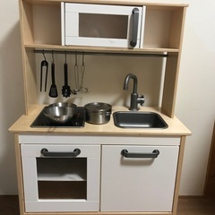 IKEA ドゥクティグ おままごとキッチン　完成品！　調理器具付...