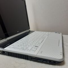 取り置き中です】NEC LaVie 15インチ i7 8GB SSD（240） Office2021 Wi