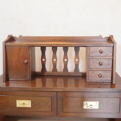 三越ブルージュ(Brugge)で取り扱われていた英国カントリースタイル 卓上収納です。アンティーク調のクラシックなデザインが魅力的。デスク周りの小物収納に便利です！DG344