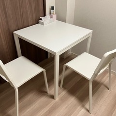 IKEAのテーブル&チェア2脚セット　