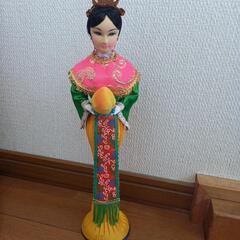 (条件付き0円)中国人形　桃を持つ女性