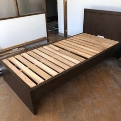組み立て簡単　シングルベッド　　