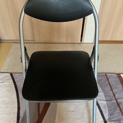 パイプ椅子（37cm×37cm　H44cm　背もたれまでの高さは...