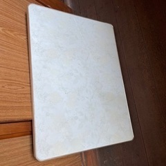 折りたたみテーブル　(x2)