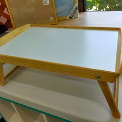 IKEA　折り畳みテーブル　ベッドトレイ　NO1047