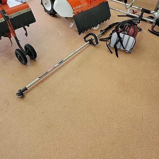 新ダイワ　背負い式草刈機　刈払い機