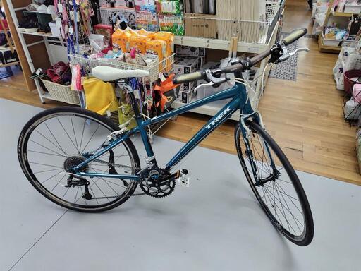 J032☆多少小キズ有り☆クロスバイク☆TREK e2☆2✕9段速☆700✕28  