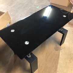 黒ガラス天板のローテーブル