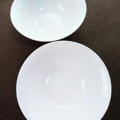白い皿2つ