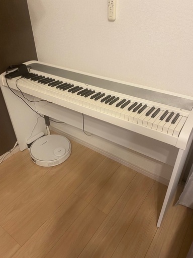 【取引者決まりました！】お洒落な白KORG電子ピアノ