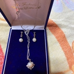 真珠のネックレスとイヤリング2セットのセット