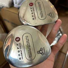 ゴルフクラブ(左)