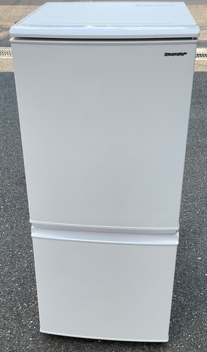 【RKGRE-188】特価！シャープ/137L 2ドア冷凍冷蔵庫/SJ-C14E-W/中古品/2019年製/当社より近隣無料配達！