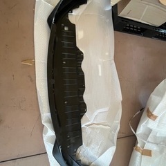 ホンダヴェゼル　旧型　未使用フロント外装+リヤバンパー