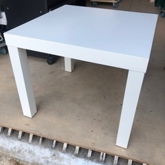 小さくって可愛い　白いテーブル