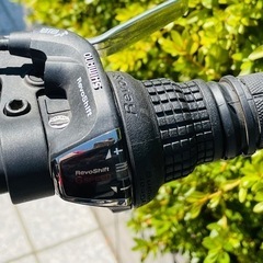 クロスバイク マットブラック 28インチ21Technology デザイン性と機能性を兼ね備えた人気の一台