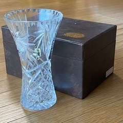 ボヘミアグラスの花瓶