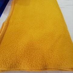 濃い黄色/辛子色の アクリル100%の シングルサイズ毛布