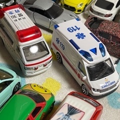 トミカ救急車日本＋海外の2台セット「箱なし」