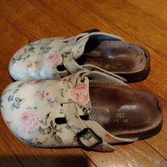 ビルケンシュトックの花柄の靴
