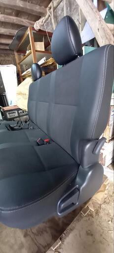 ハイエースバン、セカンドシートR3年新車外し