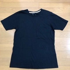 シンプル　黒　Tシャツ