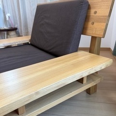 ハンドメイドのタモ材無垢ソファになります。