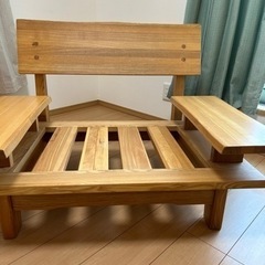 ハンドメイドのタモ材無垢ソファになります。