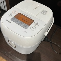 美品2019年製☆東芝 IH炊飯器 3合 ホワイト☆TOSHIB...