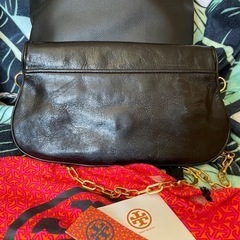 トリバーチ2wyショルダーバック