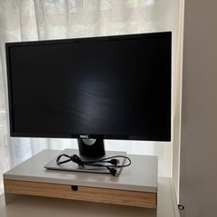 DELL モニターと、IKEAのパソコンスタンド