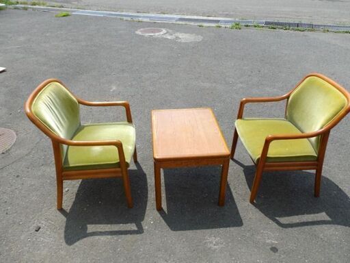 値下げしました。カリモクイス2個テーブルセット (ホネ) 北広島の椅子 ...