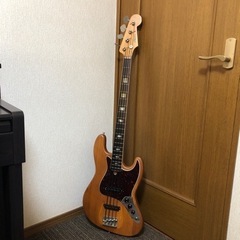 ARIAベースギター