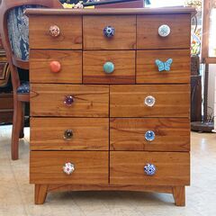 天然木 5段チェスト 引出12杯 脚付き ブラウン 定価33480円■幅60㎝×奥行35cm×高さ70cm■近隣配送無料 買取帝国 朝霞店