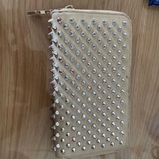 ルブタン財布
