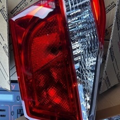 純正　avv50カムリ　前期　テールランプ　新品・未使用　一台分