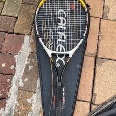 テニスラケット差し上げます。