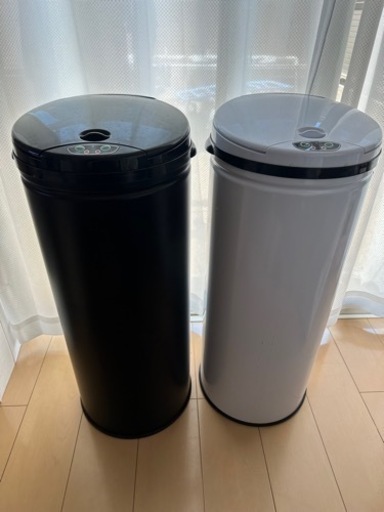 【取引中】45L ゴミ箱 2台セット(黒→自動で蓋開きます)