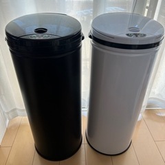 【取引中】45L ゴミ箱 2台セット(黒→自動で蓋開きます)
