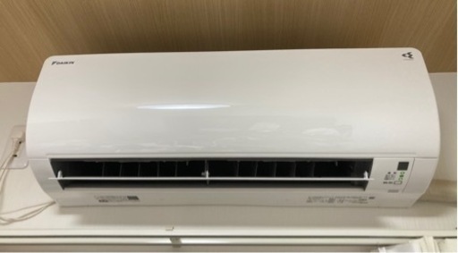 値下げしました！【8/16〜8/18朝の引き渡し希望】使用期間1年のみ！DAIKIN (ダイキン) ルームエアコン F22ZTES-W