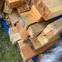 大きな木切れ　木材　小さな端材　薪　無料