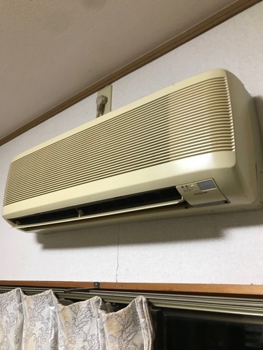 HITACHI  日立ルームエアコン　明日(8月2日)10時迄に連絡くれる方に譲ります！