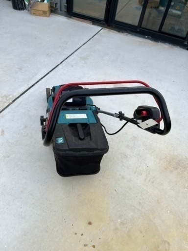 千葉市まで引き取り限定！マキタ 充電式芝刈機 MLM380D 本体のみ