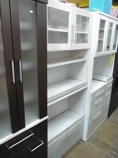 キッチンボード　２ドアレンジボード　ホワイト　白　食器棚　食器収納　キッチン収納　2箇所2口コンセント