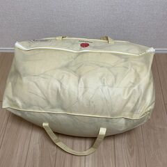 シングルサイズのベッドフレームとマットレスと羽毛布団