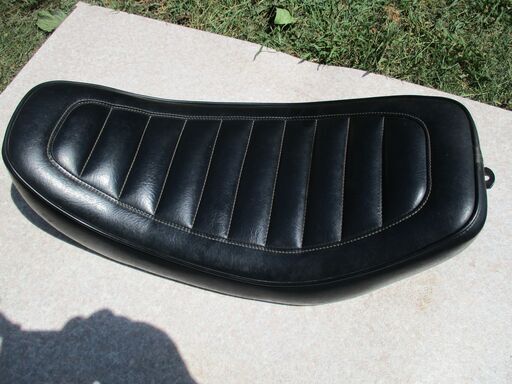 ハーレーダイナ 社外ソロシート タックロール ダイナ(DYNA)シート 2006