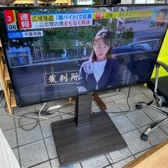 高年式2022年製土台付き4K対応テレビ