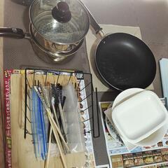 小鍋、まな板、食器（ 1年未満の使用）